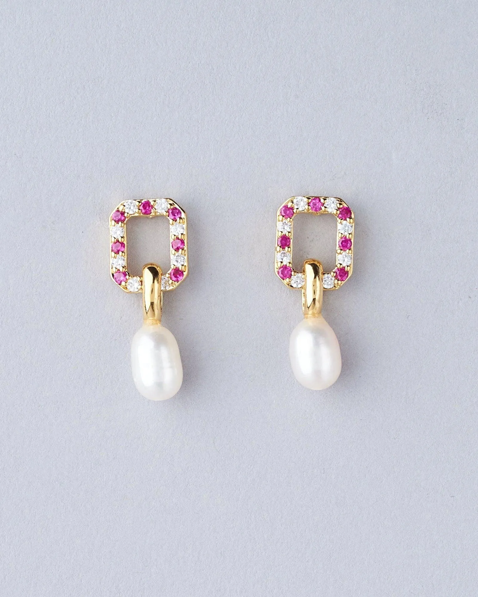 Classy & Simple Hang Pearl Earring