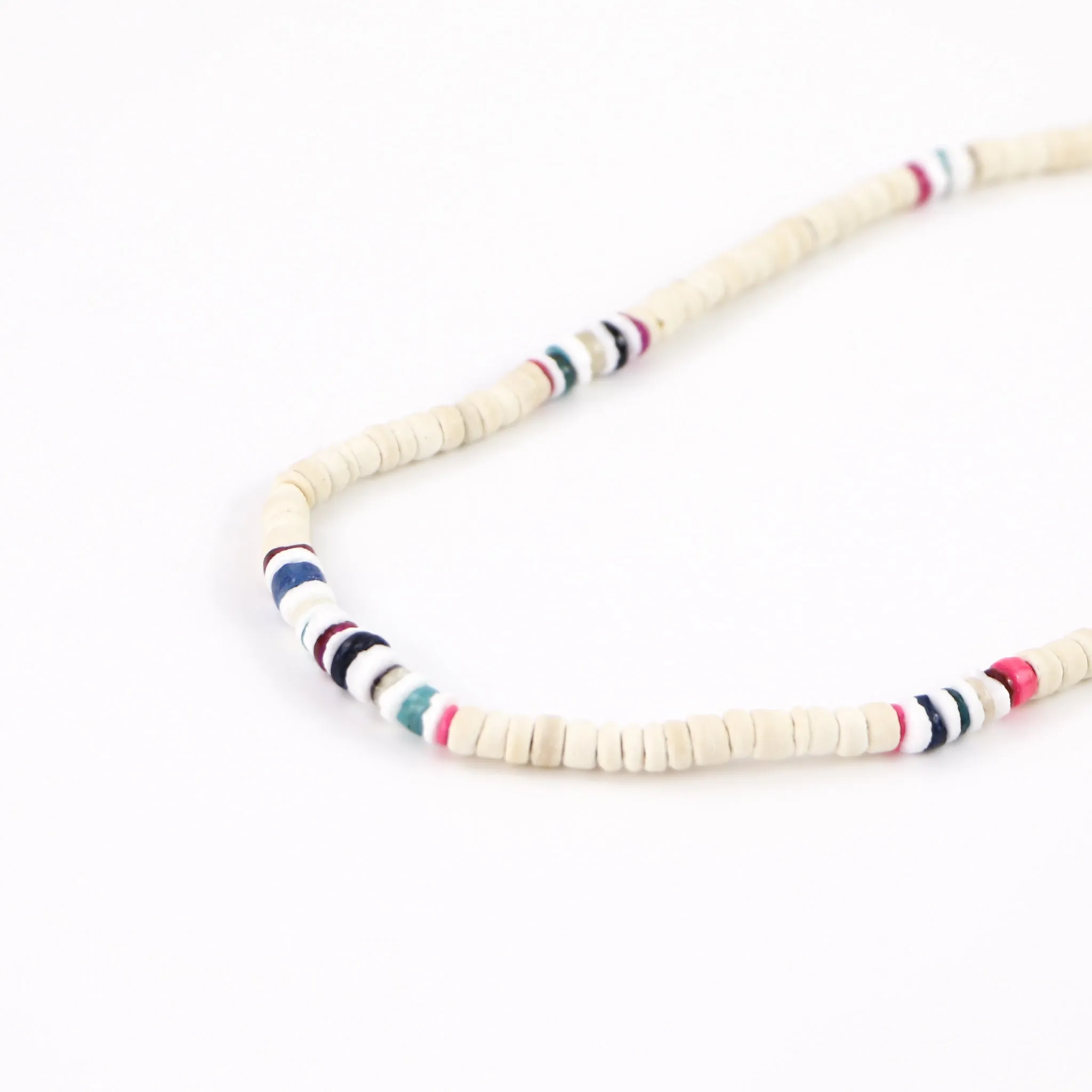 Putih Surf Bead Necklace