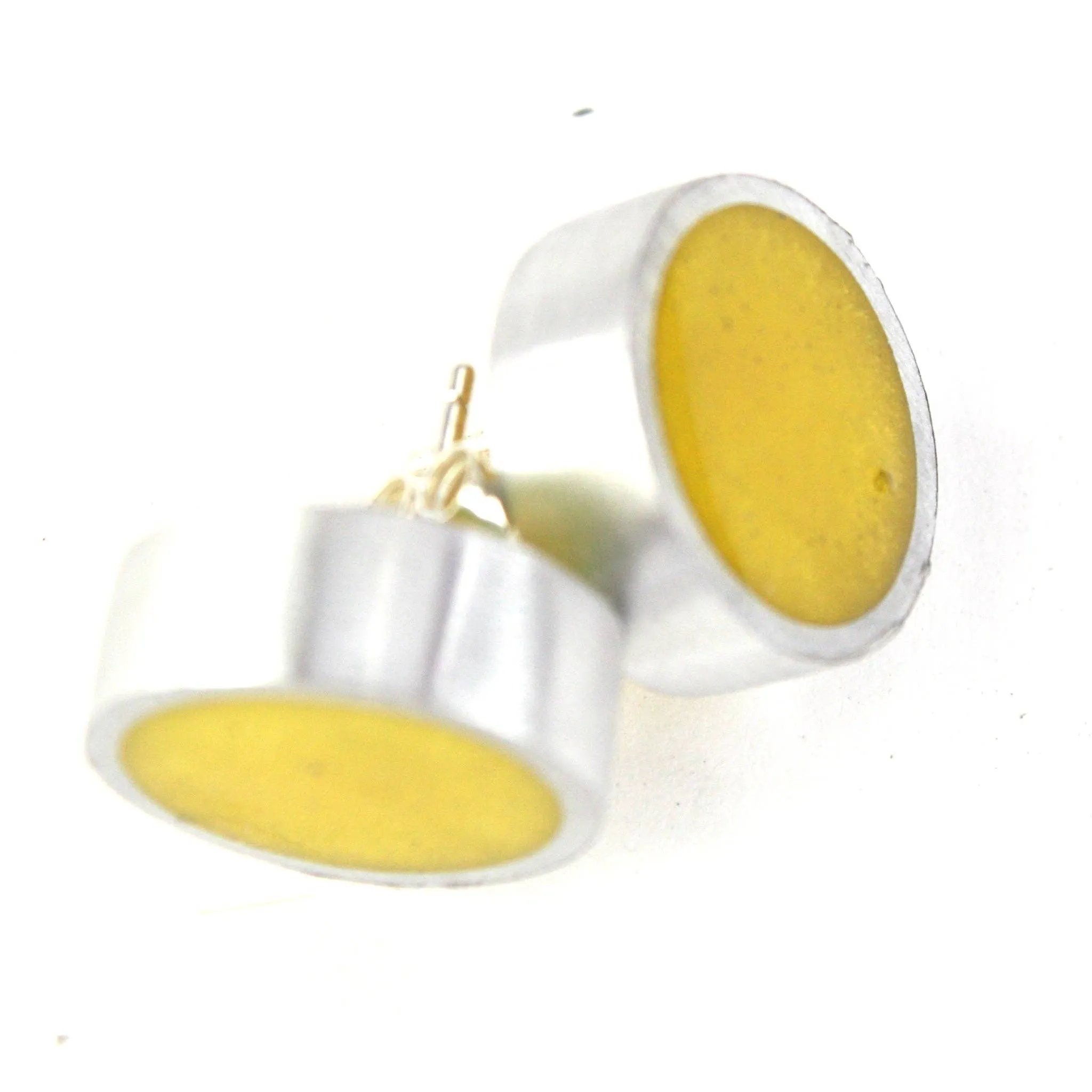 Resinique studs - yellow